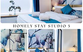 HOMELY STAY Studio 5 - Trendy Self-Check-In Stay in Munich- 15 min from Oktoberfest